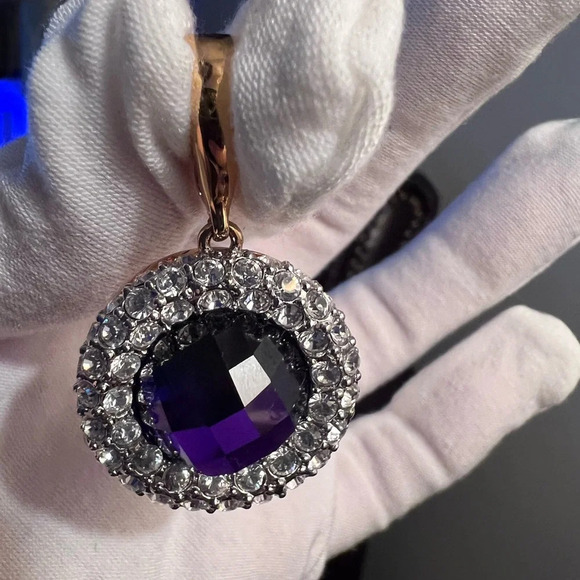 Kenneth Jay Lane Vintage Gold-tone Pendant - Picture 3 of 6